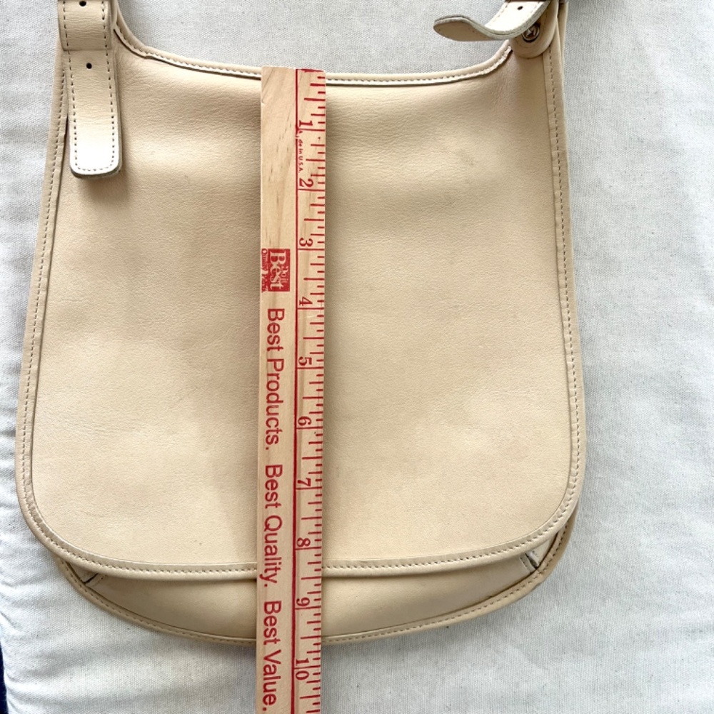Vintage COACH No. C0P - 9135 Cross Body Bag in Bone - Picture 12 of 13